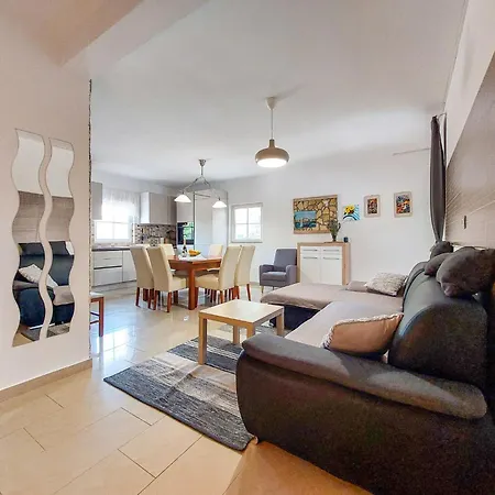 בית נופש Mikac By Interhome Dobrinj